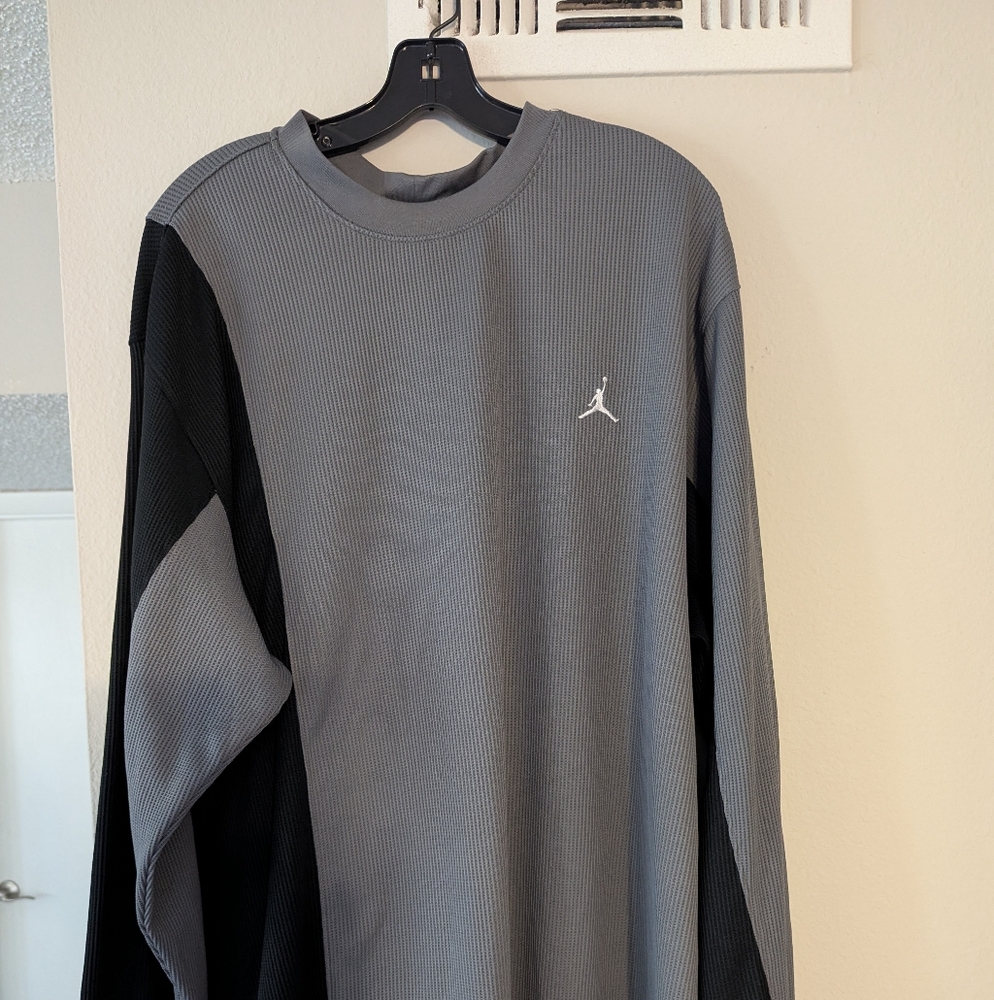 Jordan Men's Gray and Black Long Sleeve Shirt